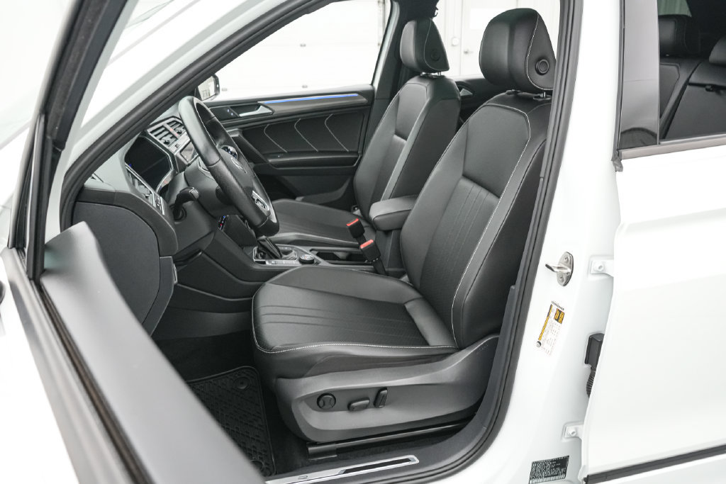 Used 2023 Volkswagen Tiguan SE R-Line AWD/4WD image 12