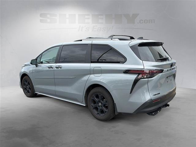Used 2025 Toyota Sienna XLE Woodland Edition AWD/4WD image 15