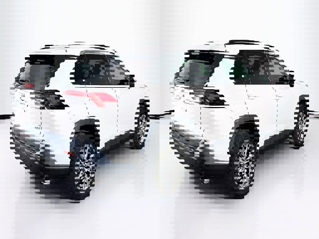 Used 2021 Toyota RAV4 XLE Premium image 5