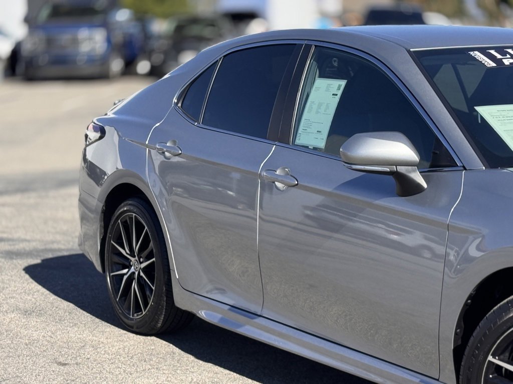 Used 2024 Toyota Camry SE image 5