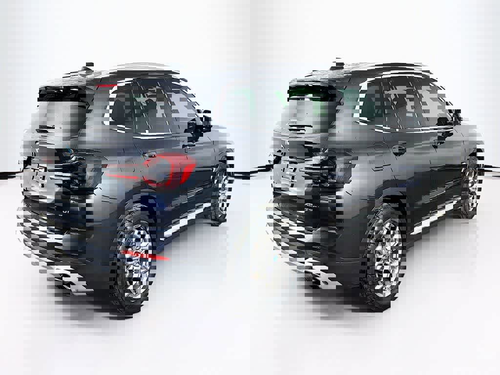 Used 2023 BMW X3 xDrive30i w/ Premium Essential Package image 5