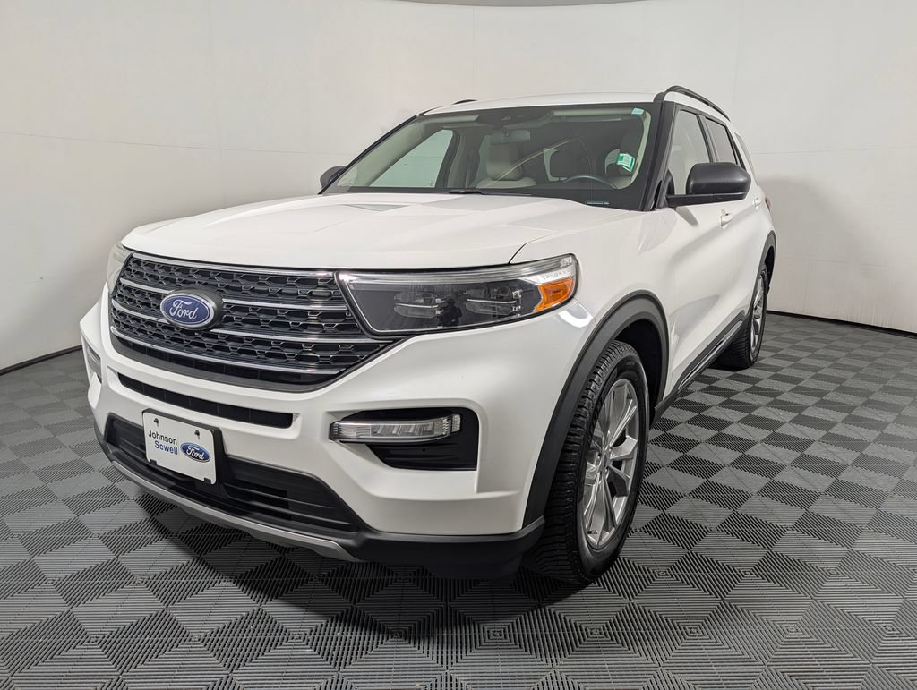 Certified 2022 Ford Explorer XLT w/ Equipment Group 202A RWD image 4
