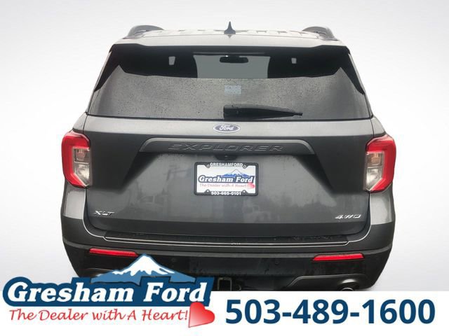 Certified 2022 Ford Explorer XLT w/ Equipment Group 202A image 3