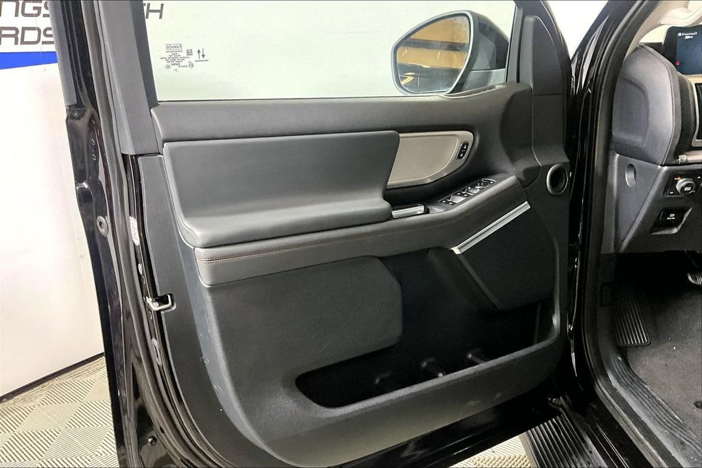 Certified 2025 Ford Expedition Max Active AWD/4WD image 18