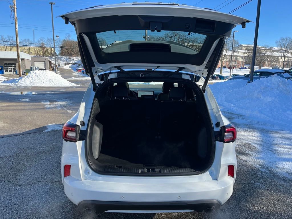 Certified 2024 Ford Escape ST-Line w/ Tech Pack #1 image 9