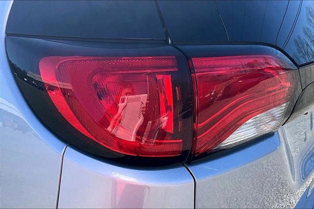 Used 2022 Chrysler Voyager LX image 33