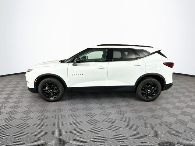 Used 2025 Chevrolet Blazer LT w/ Convenience Package FWD image 8