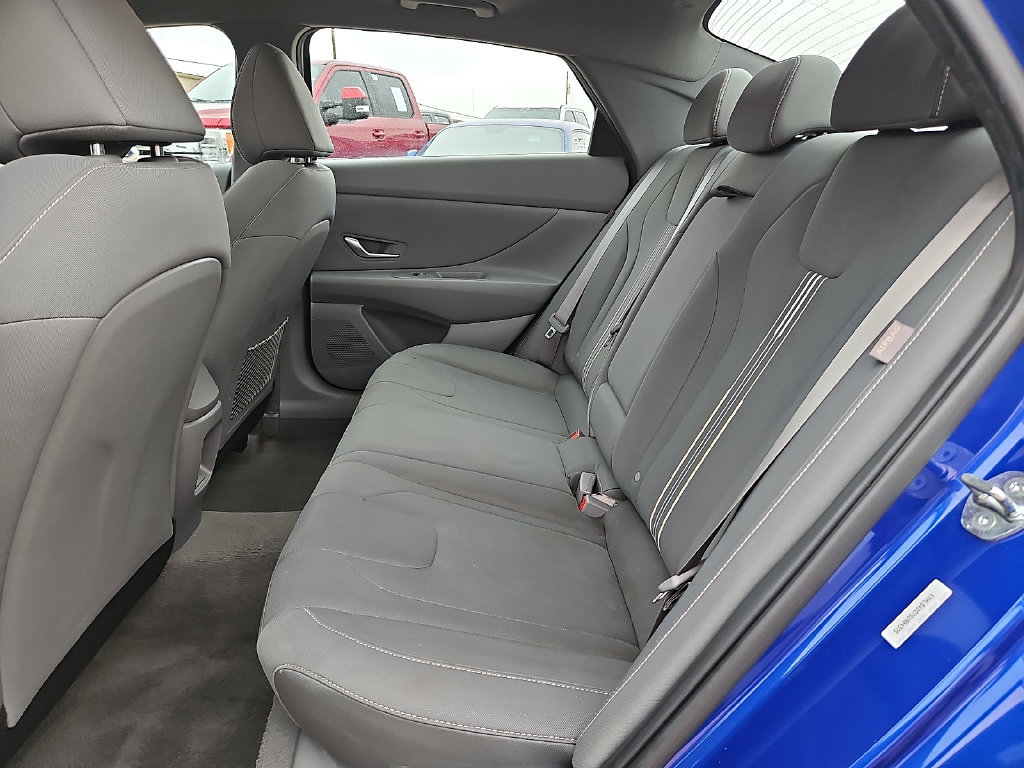 Used 2025 Hyundai Elantra SEL FWD image 17