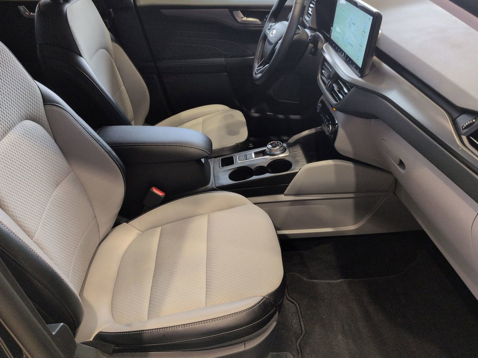 Certified 2025 Ford Escape SE image 24