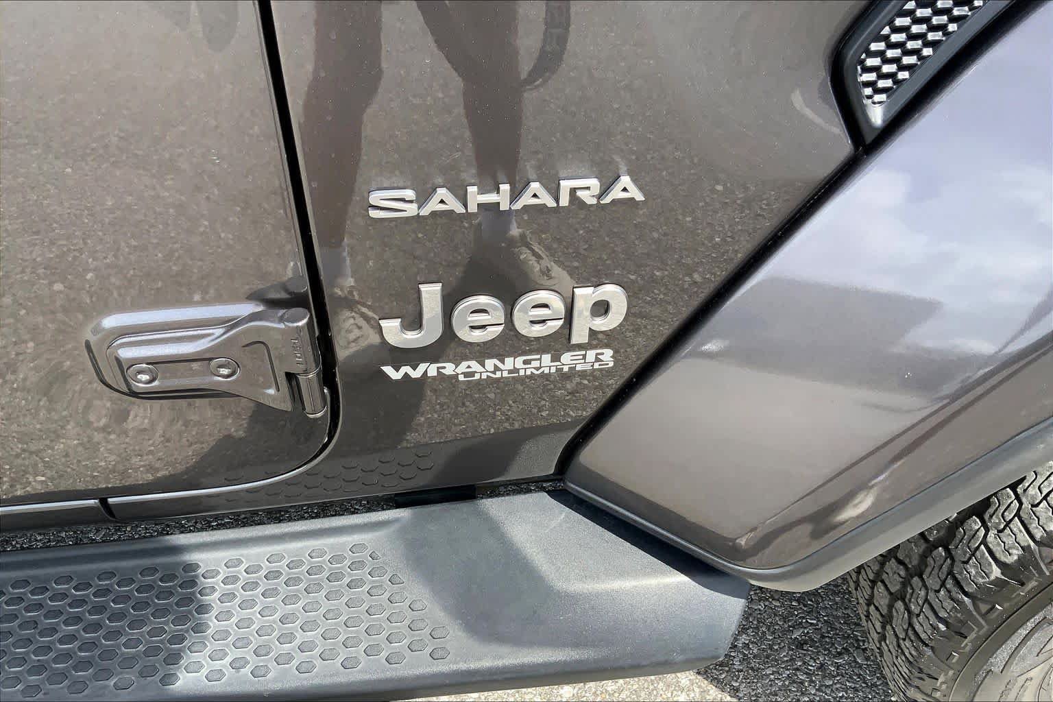 Used 2018 Jeep Wrangler Unlimited Sahara AWD/4WD image 31
