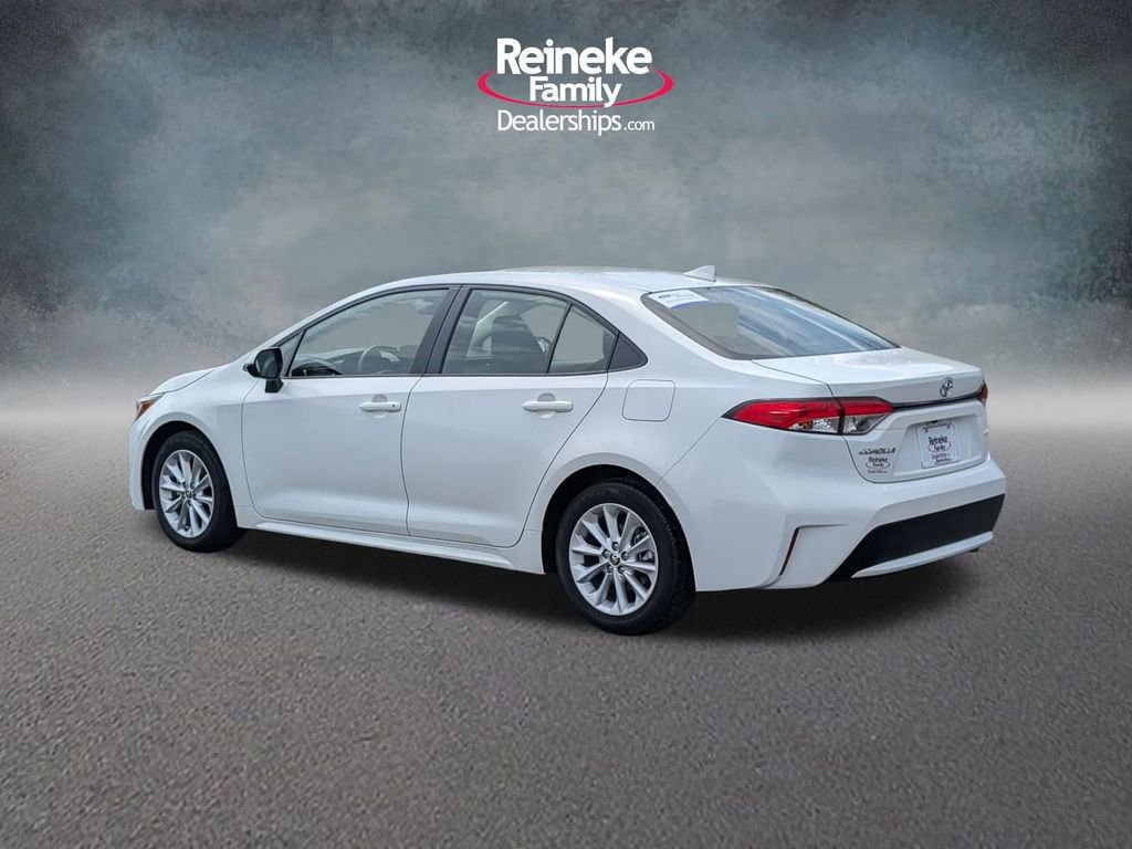 Used 2022 Toyota Corolla LE w/ LE Premium Package FWD image 3