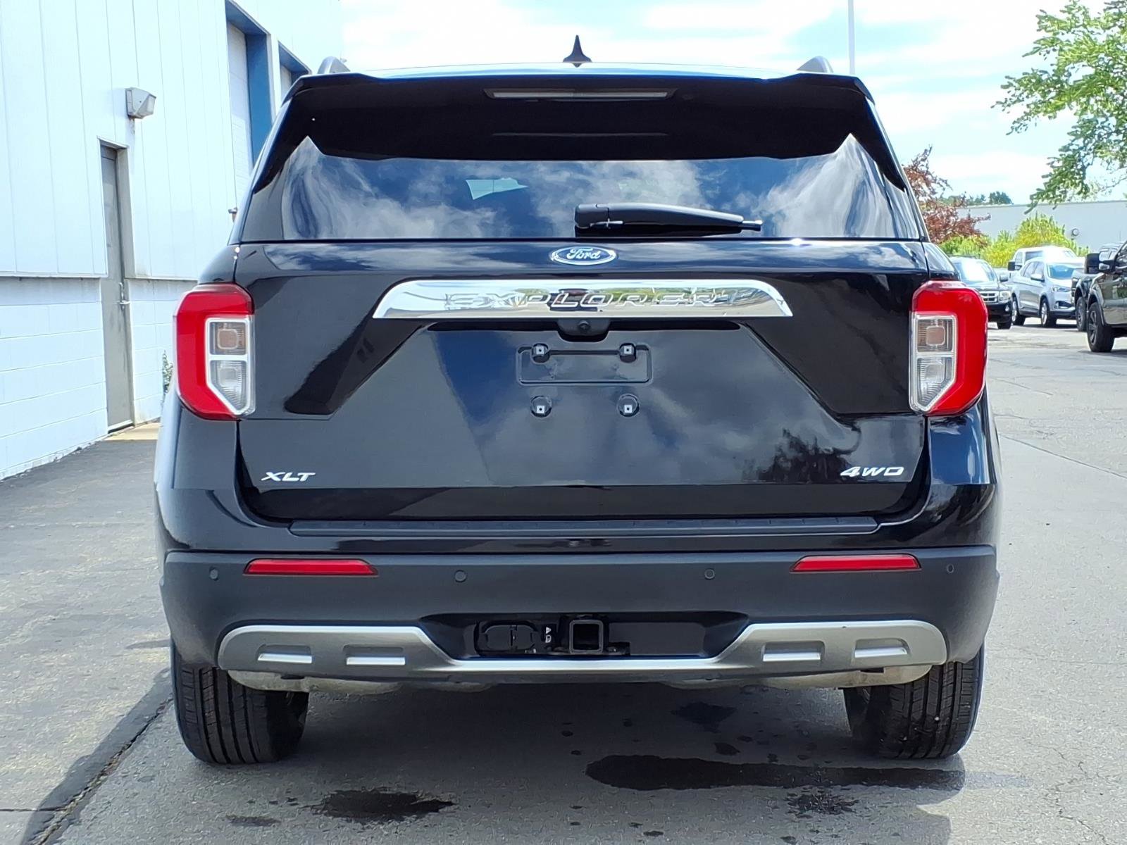 Certified 2023 Ford Explorer XLT w/ Equipment Group 202A AWD/4WD image 5