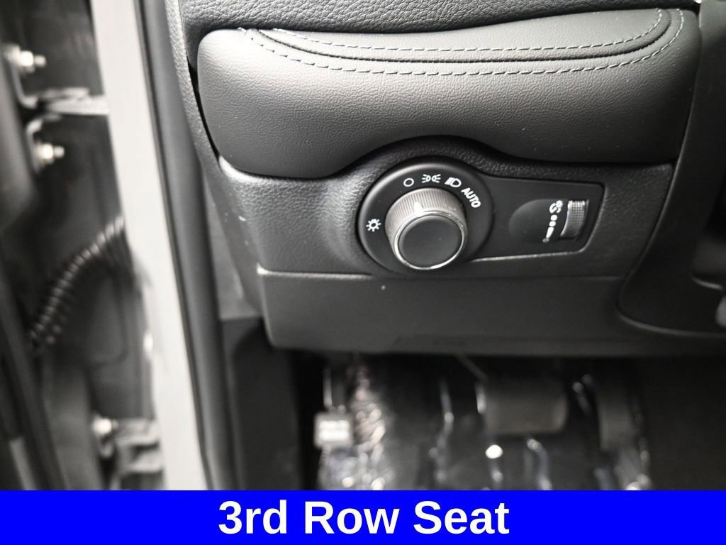Used 2024 Dodge Durango SXT w/ 3rd Row Seating Group image 46