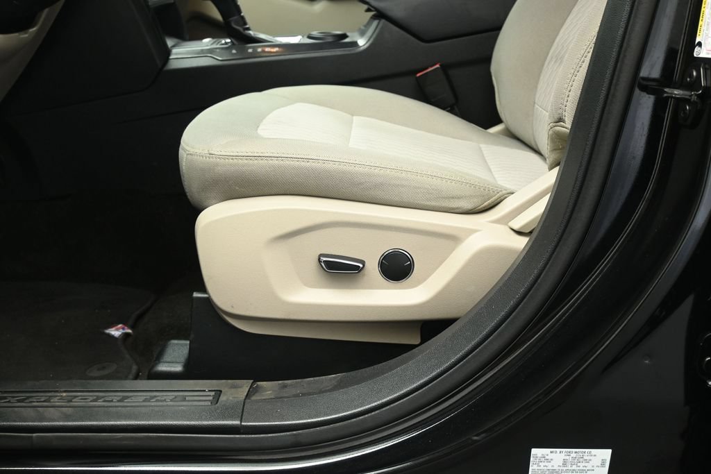 Certified 2018 Ford Explorer FWD image 9