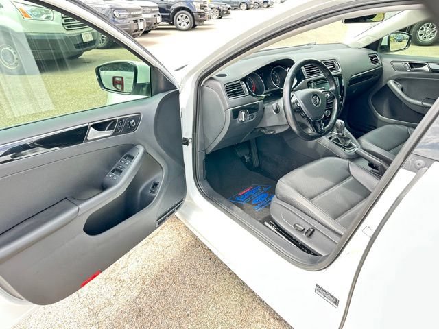Used 2017 Volkswagen Jetta SEL FWD image 11