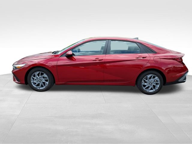 Used 2024 Hyundai Elantra SEL FWD image 4