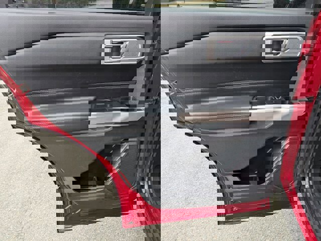 Certified 2022 Ford Explorer XLT w/ Equipment Group 202A image 34