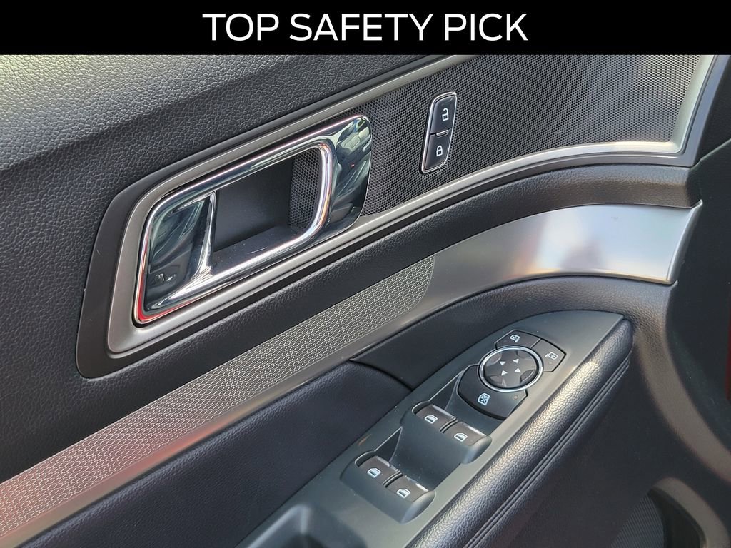 Certified 2018 Ford Explorer XLT w/ Equipment Group 202A image 21