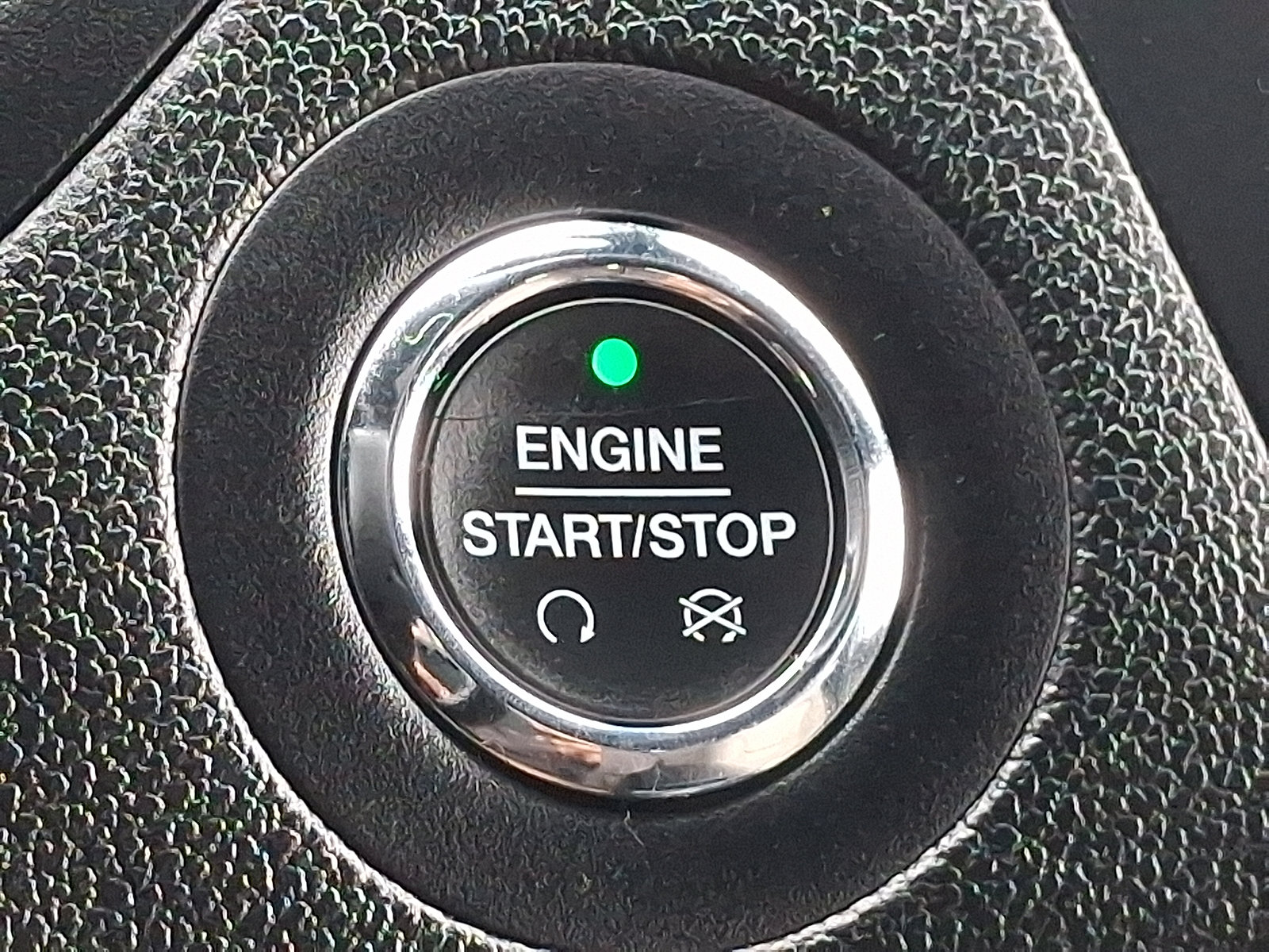 Certified 2018 Ford Explorer XLT w/ Equipment Group 202A AWD/4WD image 26