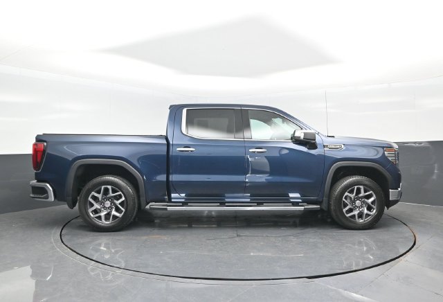 Used 2023 GMC Sierra 1500 SLT w/ SLT Premium Package AWD/4WD image 3