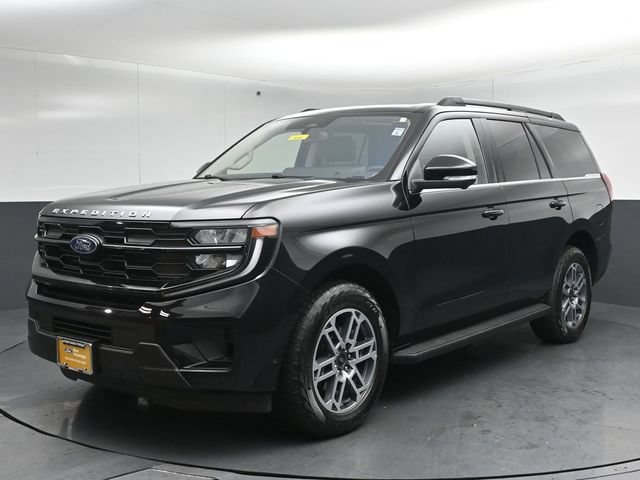 Certified 2025 Ford Expedition Active AWD/4WD image 3