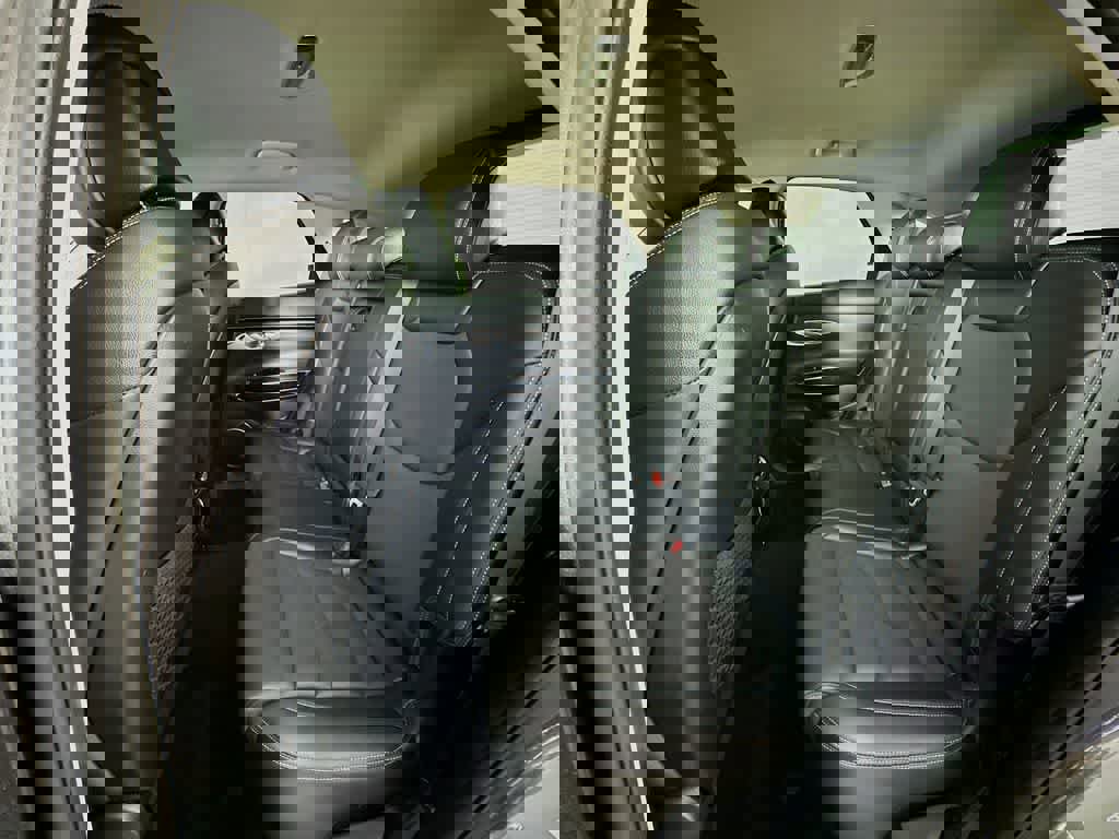 Used 2025 Genesis GV70 2.5T image 17