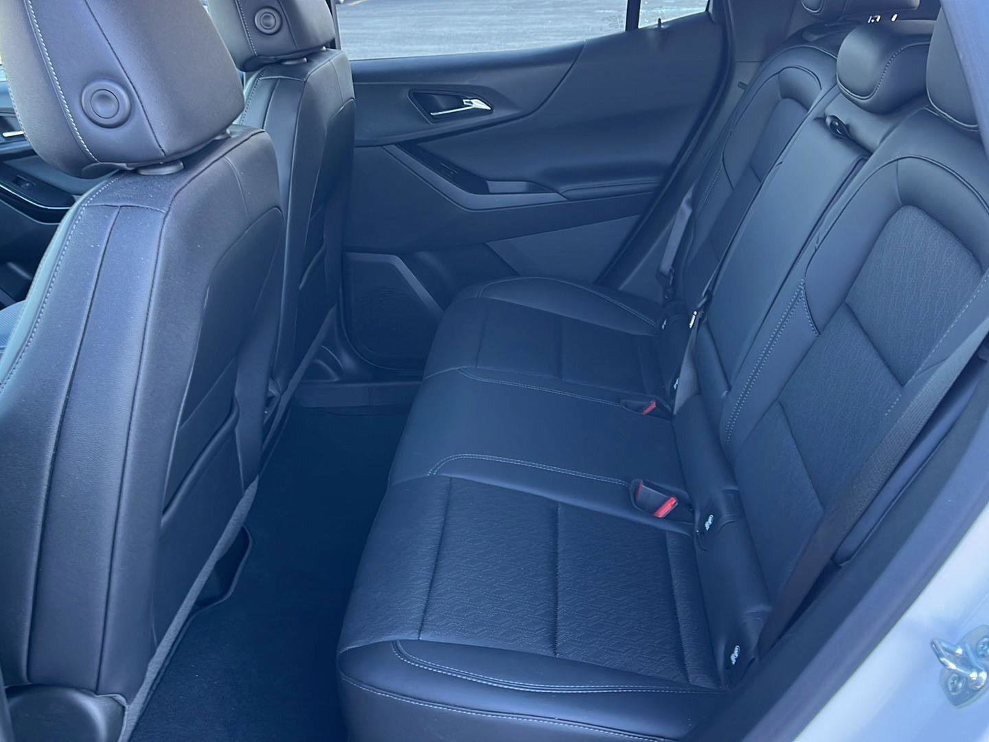 Used 2025 Chevrolet Equinox LT w/ Convenience Package II image 12