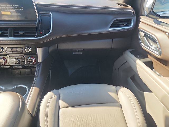 Used 2024 GMC Yukon XL SLT w/ SLT Luxury Package image 10