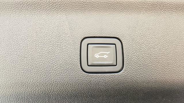 Used 2024 Cadillac Escalade Premium Luxury image 35