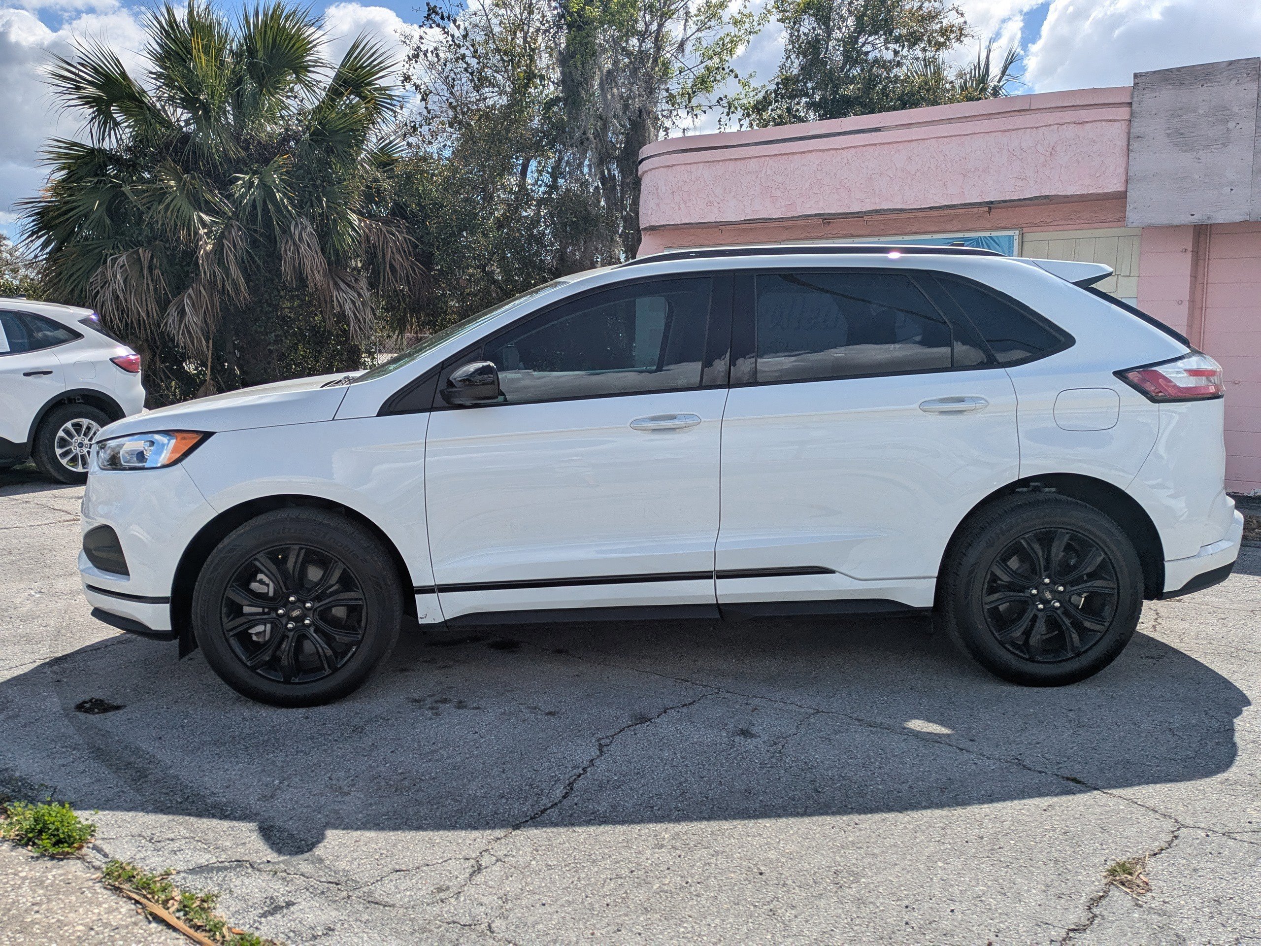 Certified 2023 Ford Edge SE w/ Black Appearance Package image 2