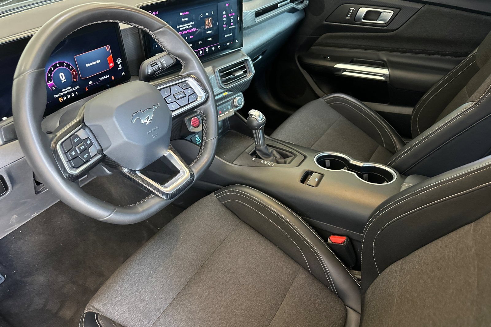 Certified 2024 Ford Mustang Coupe RWD image 9