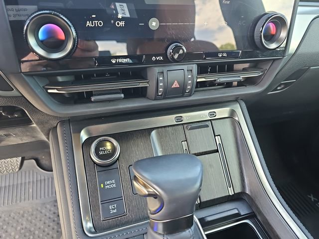 Used 2025 Lexus GX 550 w/ Accessory Package (2T) AWD/4WD image 30