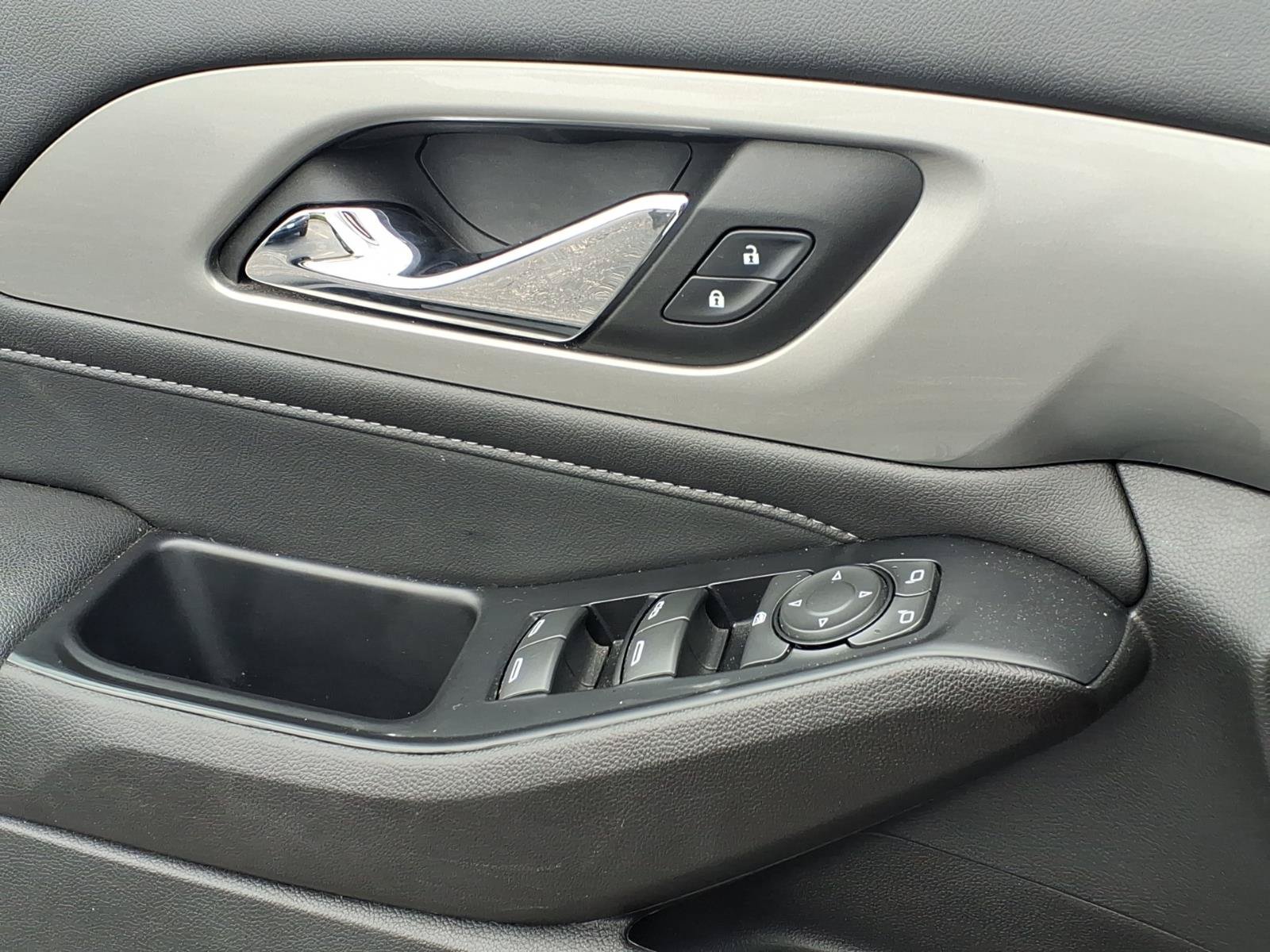 Used 2023 Chevrolet Traverse LT FWD image 19