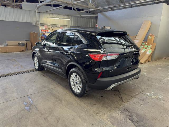 Certified 2022 Ford Escape SE image 3