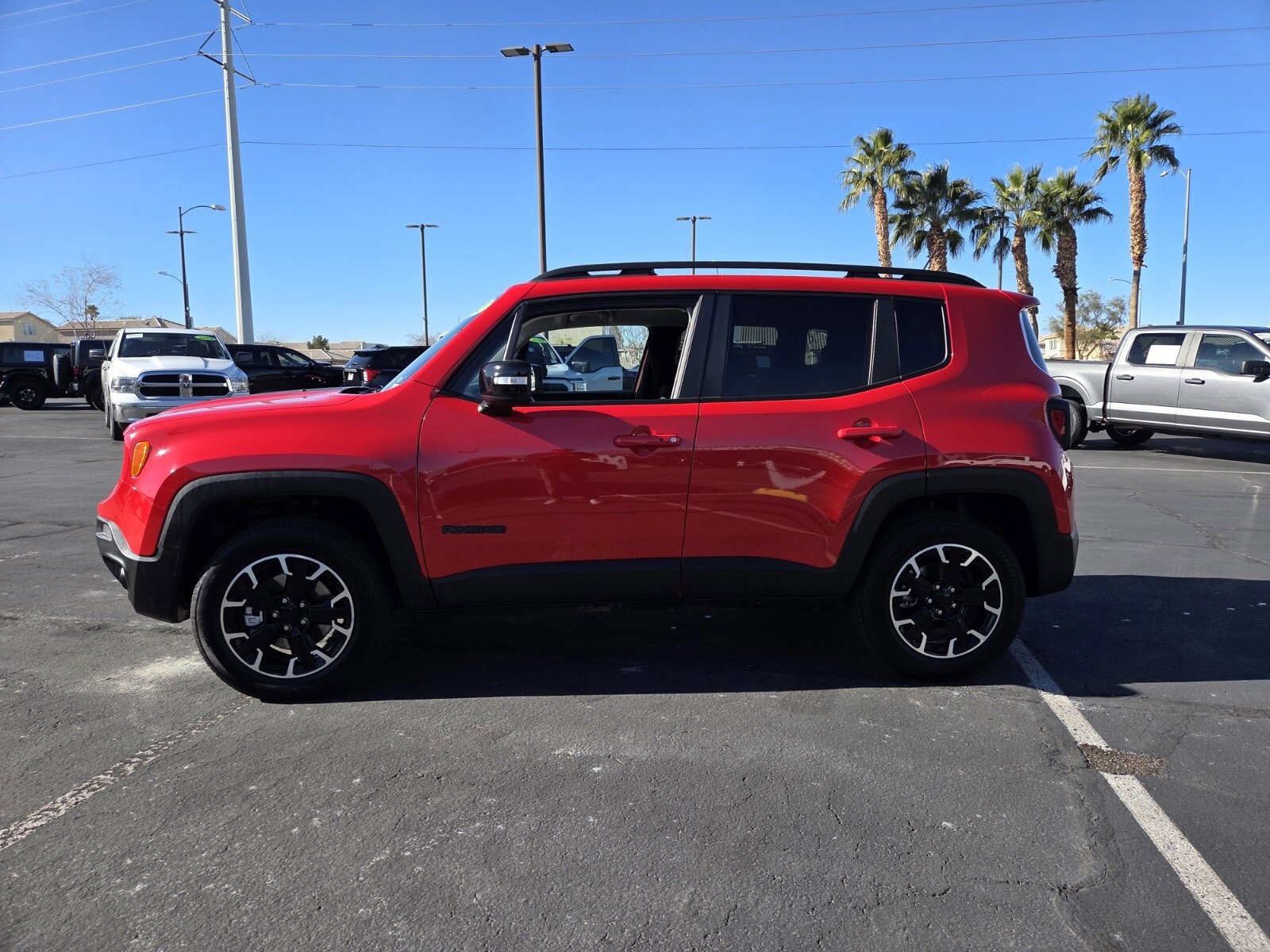 Used 2023 Jeep Renegade Latitude video 2