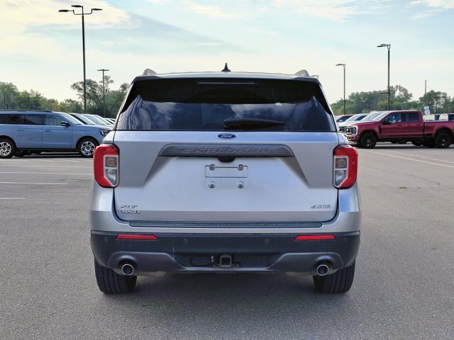 Certified 2021 Ford Explorer XLT w/ Equipment Group 202A AWD/4WD image 5