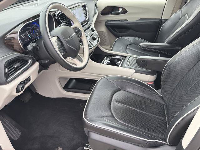 Used 2021 Chrysler Pacifica Limited w/ Uconnect Theater Family Group AWD/4WD image 10