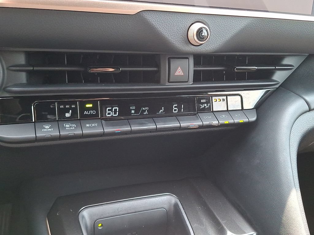 Used 2024 Toyota Crown AWD/4WD image 17