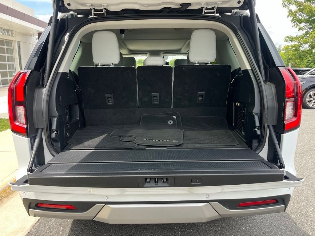 Certified 2025 Ford Expedition Platinum AWD/4WD image 11