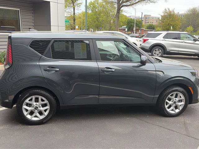 Used 2025 Kia Soul LX w/ LX Technology Package FWD image 18