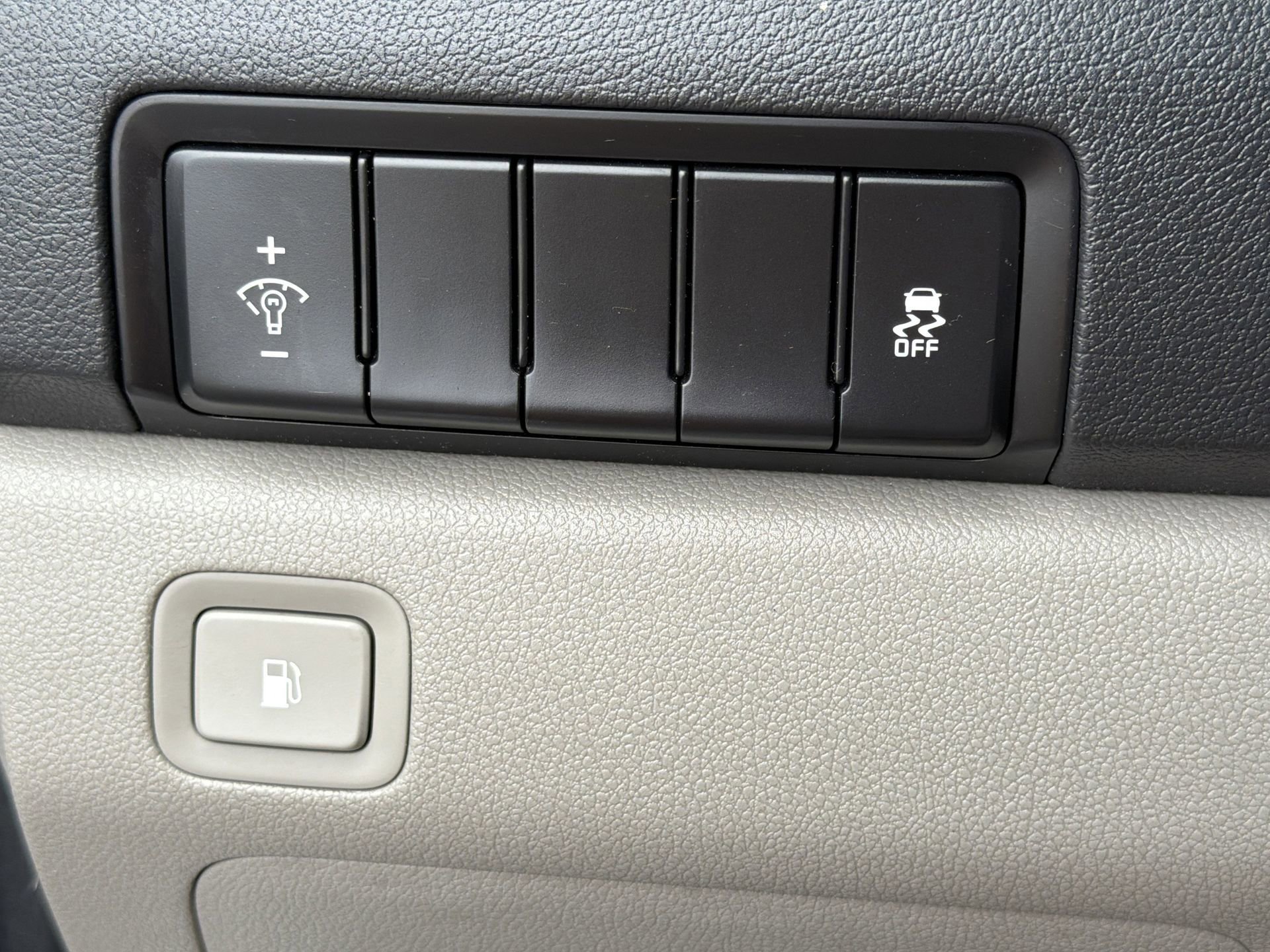 Used 2021 Kia Sedona LX image 19