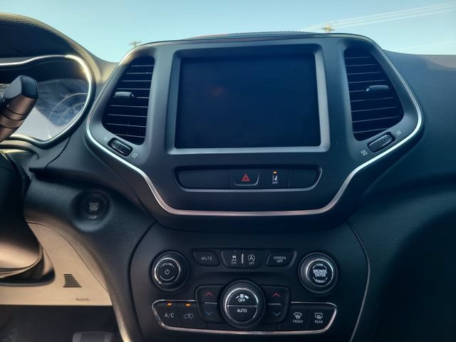 Used 2022 Jeep Cherokee Trailhawk w/ Sound & Nav Group AWD/4WD image 18
