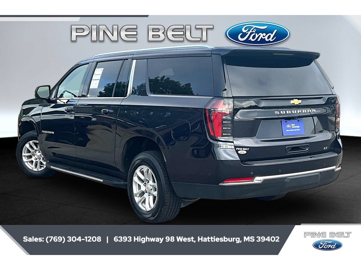 Used 2025 Chevrolet Suburban LT RWD image 2