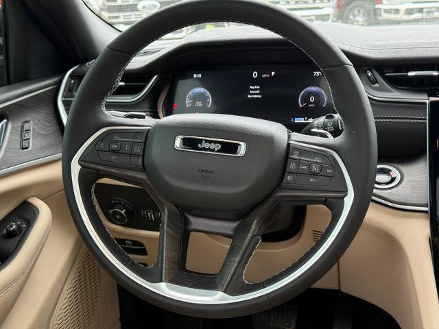 Used 2025 Jeep Grand Cherokee Limited w/ Luxury Tech Group II AWD/4WD image 14