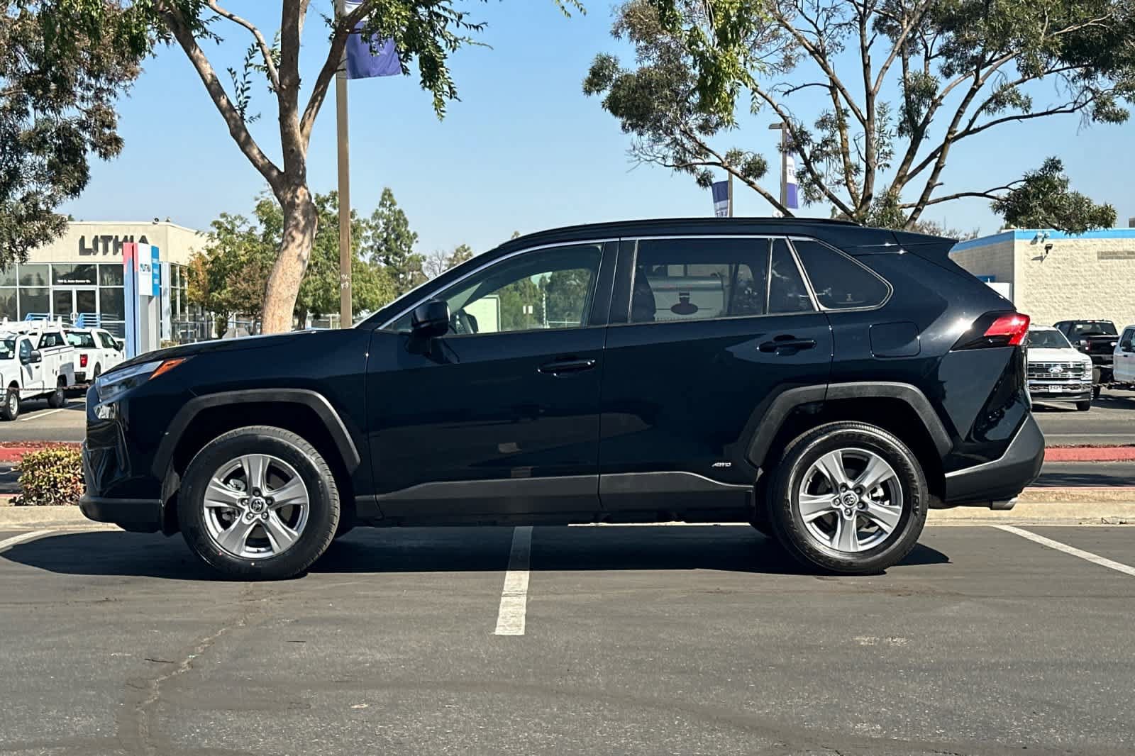 Used 2025 Toyota RAV4 LE AWD/4WD image 6