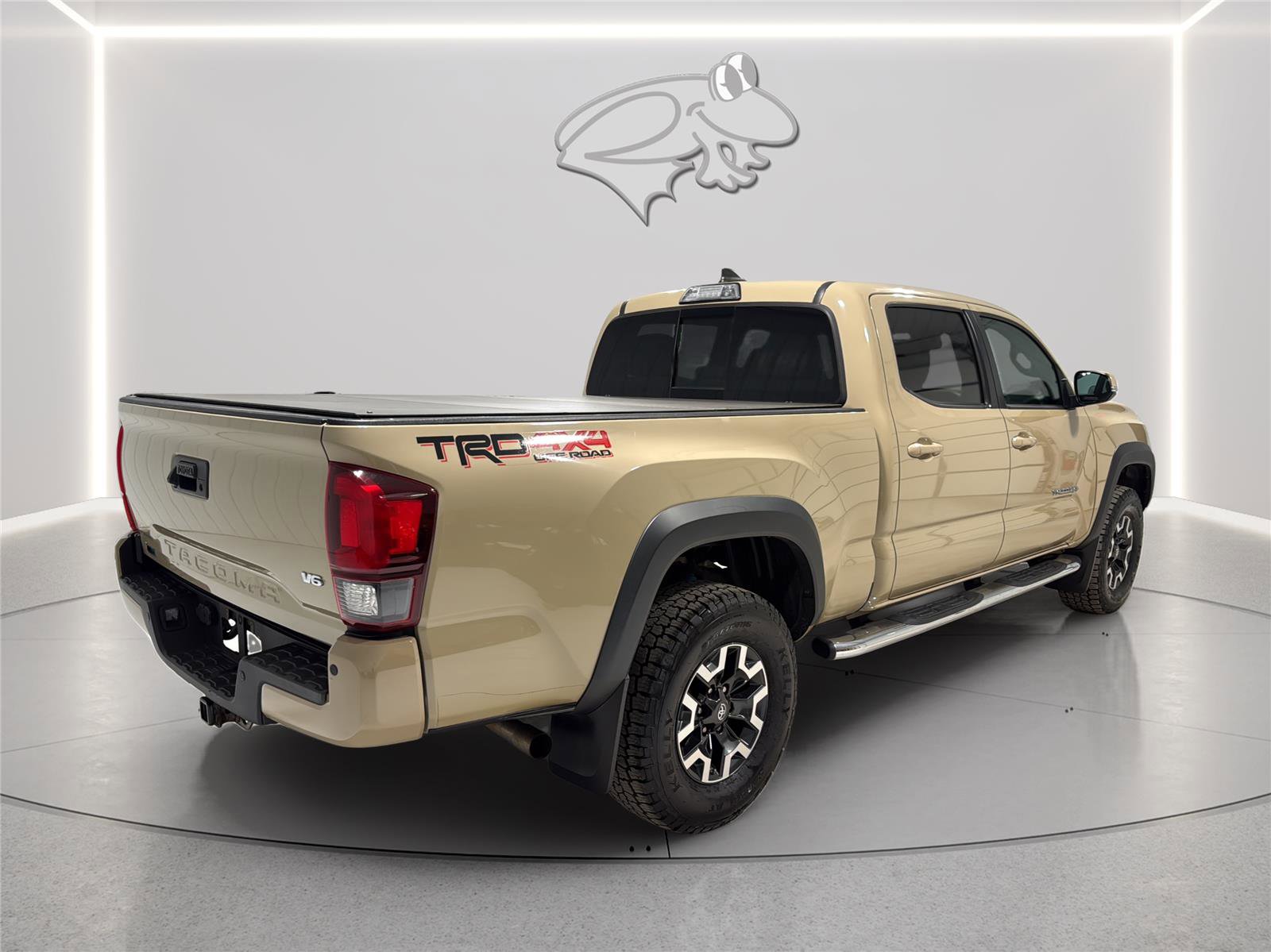Used 2018 Toyota Tacoma TRD Off-Road w/ Technology Package AWD/4WD image 5