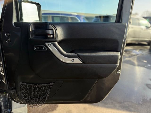 Used 2018 Jeep Wrangler Unlimited Sahara w/ Connectivity Group image 14