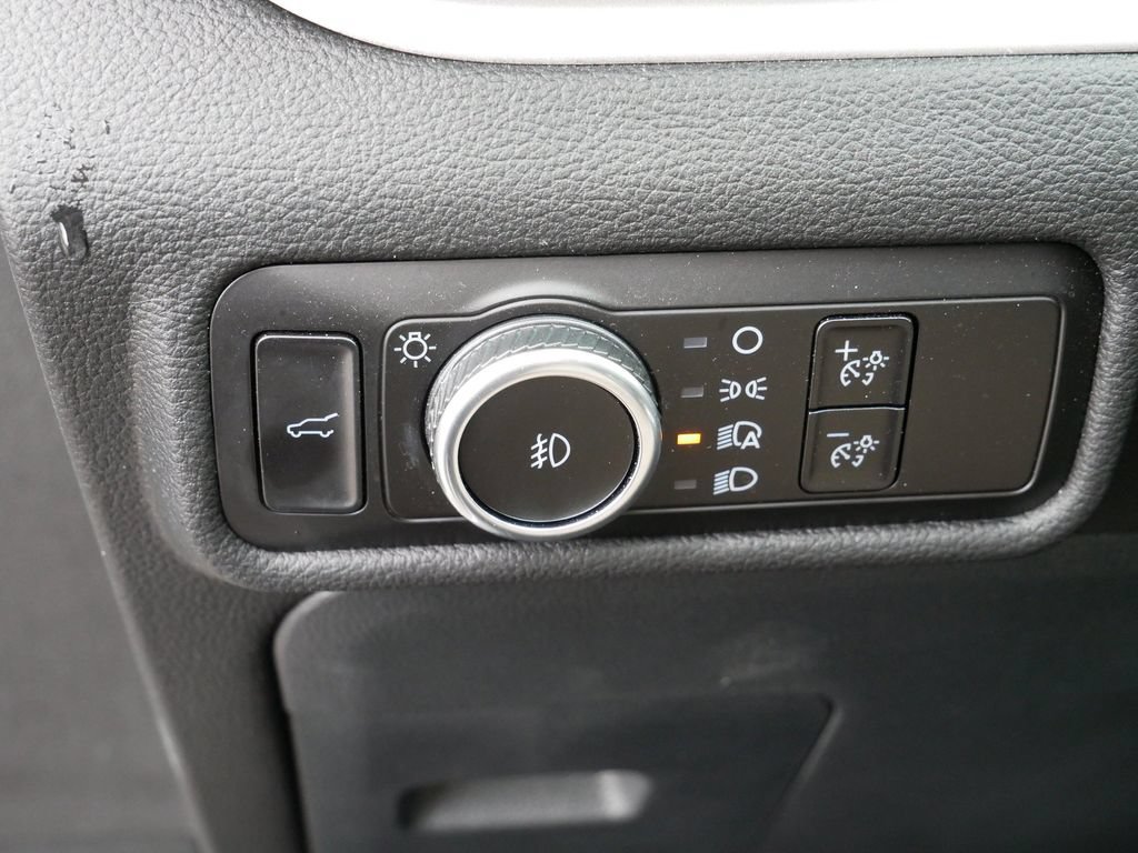 Certified 2023 Ford Explorer XLT w/ Equipment Group 202A AWD/4WD image 19