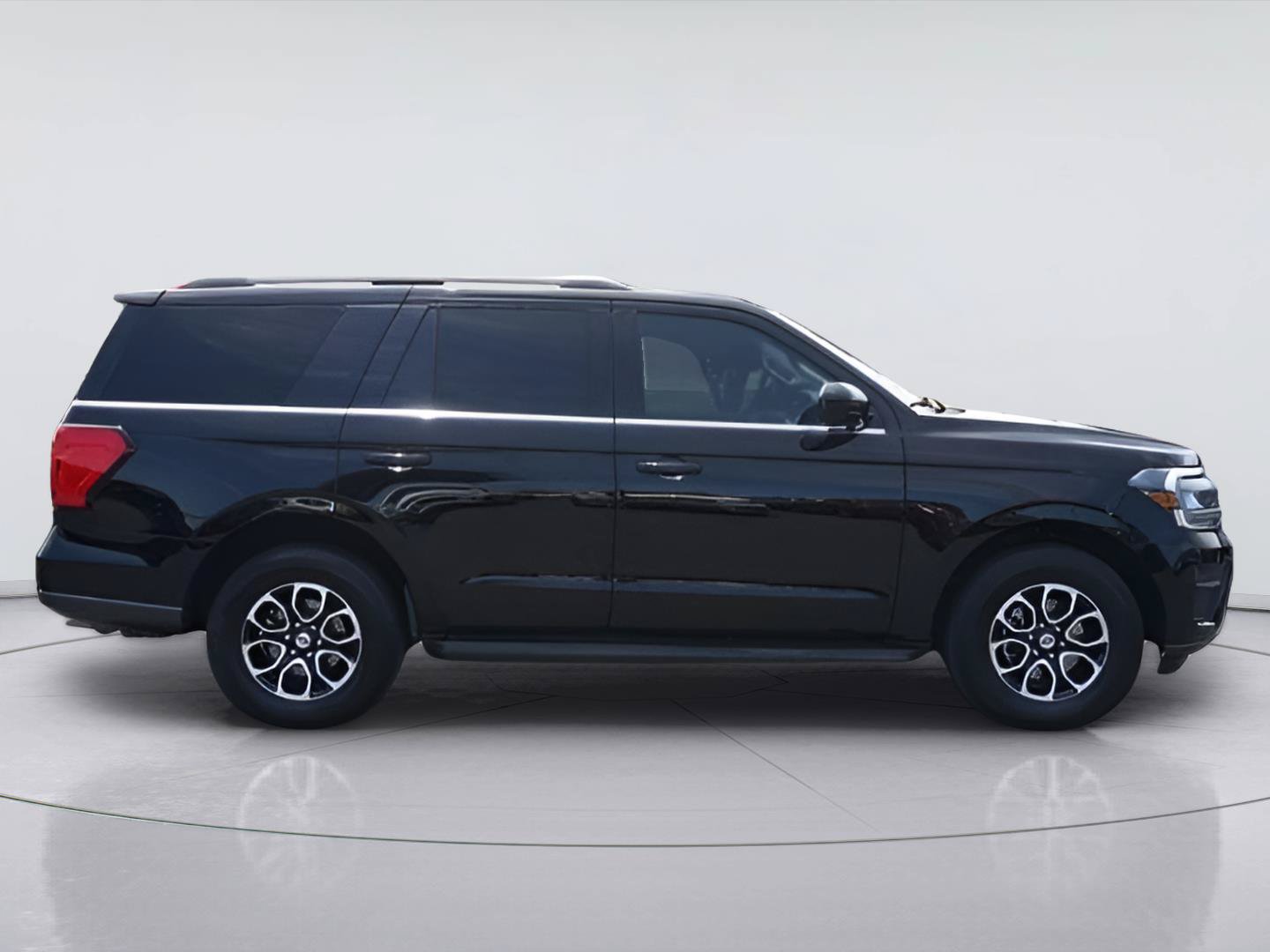 Certified 2023 Ford Expedition XLT RWD image 5