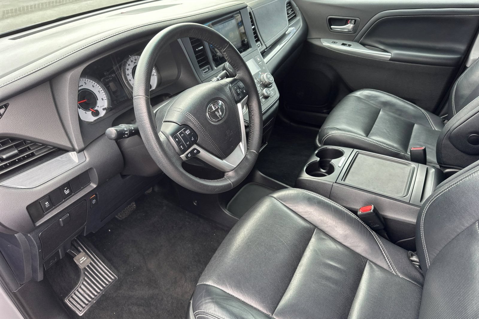 Used 2017 Toyota Sienna SE Premium FWD image 13